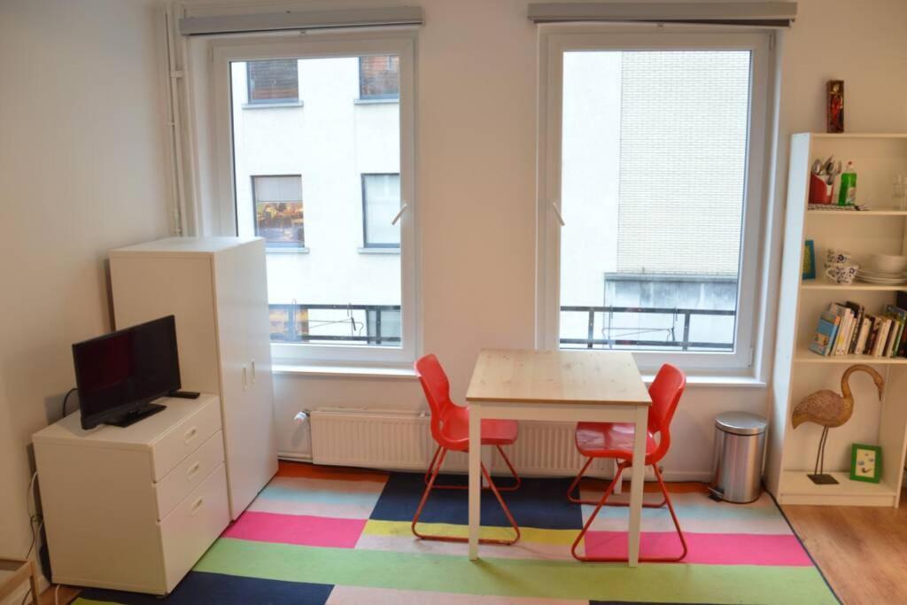 Апартаменты Nice Studio In Marolles Брюссель Экстерьер фото